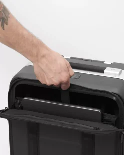 Ramverk Pro Front-Access Carry-On